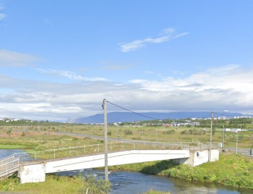 Gamla göngubrúin við Breiðholtsbrú fjarlægð